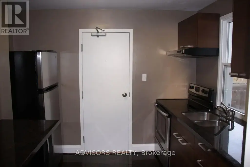 5 - 3717 Lakeshore Boulevard W, Toronto (Long Branch)